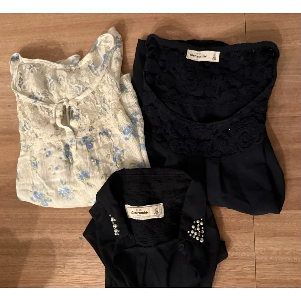 Abercrombie Kids XL Top Bundle (3) – Black‎ Studded, Blue Lace, White Floral Lot